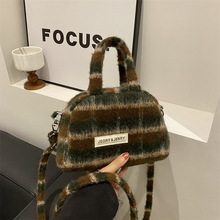 手提毛毛小方包包女包2024冬新款百搭单肩斜挎包支持外贸跨境代发