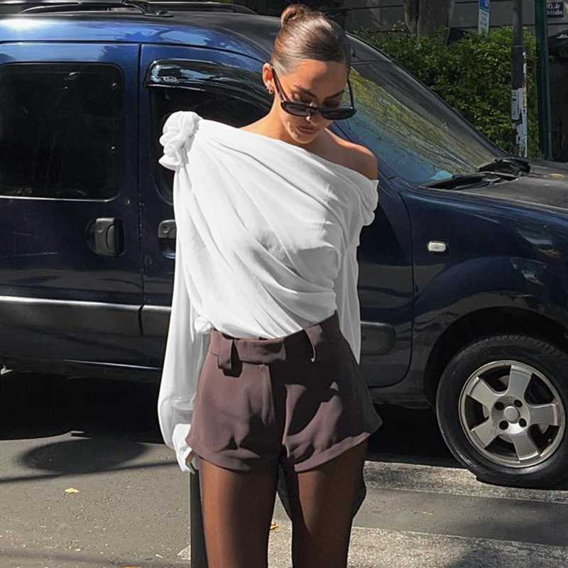 Chic t-shirt for modern women