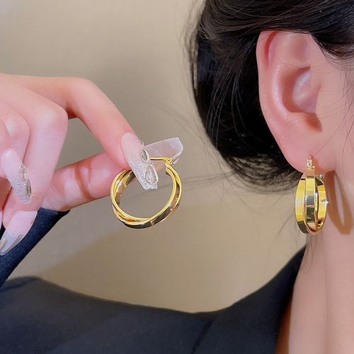 Chen Shuting's ear cuff from 