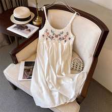 波西米亚民族风中长款连衣裙新款小仙女圆领镂空刺绣小吊带连衣裙