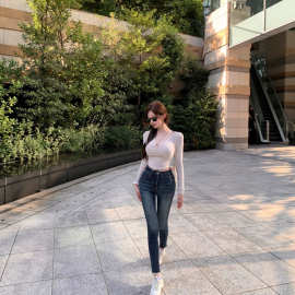 Chill巧儿美腿实录挺括质感复古磨白水洗蓝小脚牛仔裤铅笔裤