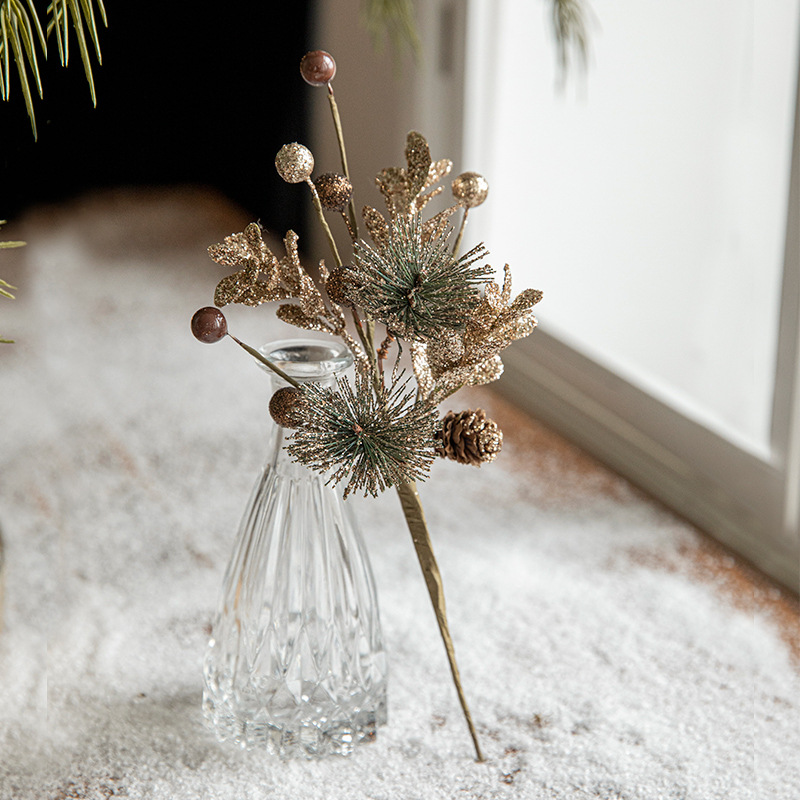 Ambiente de Navidad arreglo Candelabro decoración Garland árbol de Navidad rama ventana decoración de fondo brillante dorado cono de pino