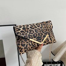 2025新款小众设计信封包个性豹纹手拿包欧美复古链条单肩斜挎包包