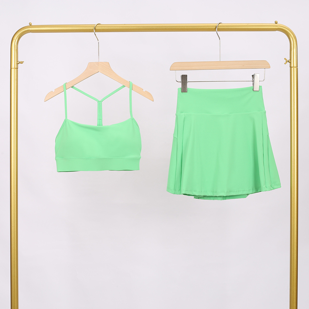 LULUTZ Women's Two-Piece Fitness Set: Sports Bra with Thin Straps and High-Waisted Pleated Tennis Skirt