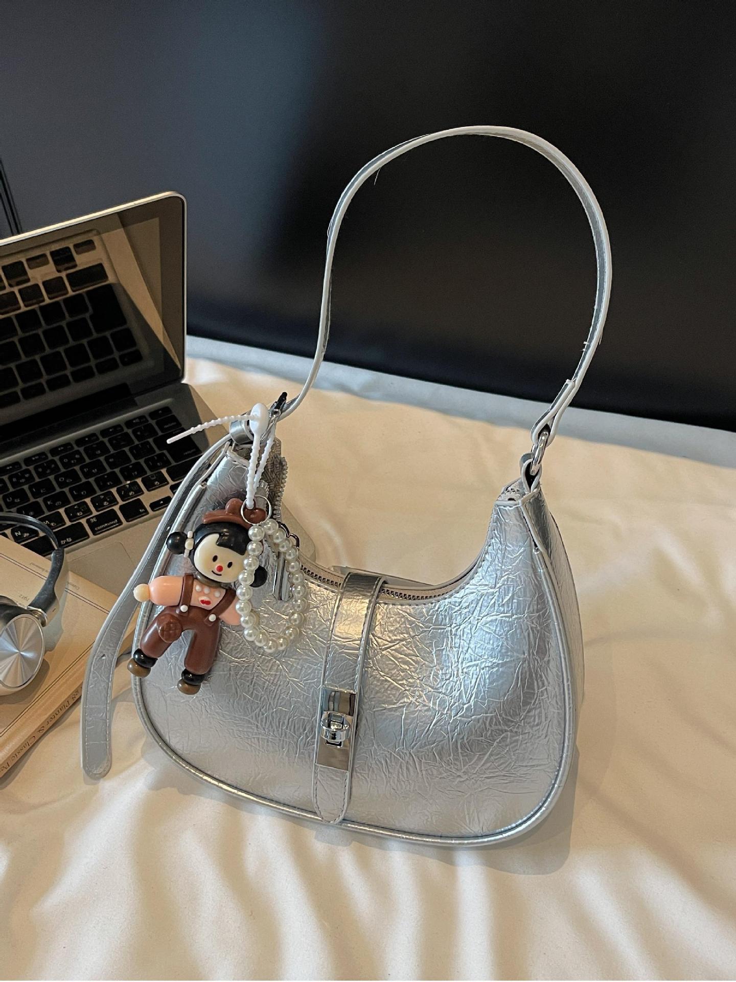 Bolsos de axila populares de verano para mujer 2025 nuevo bolso de hombro casual de todo fósforo bolso de media luna con patrón de agarre de mano de moda