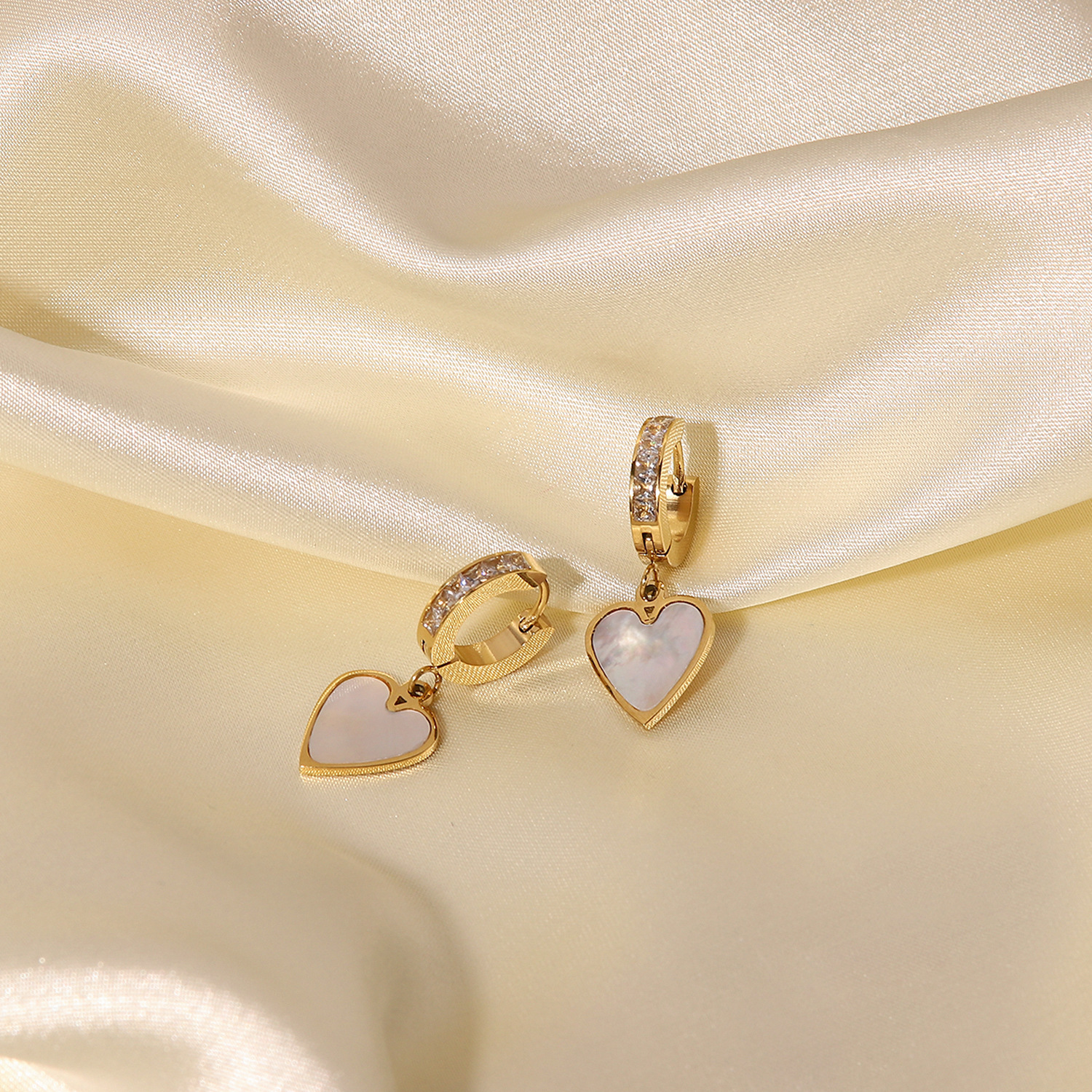 Fashion 14k Gold Plated Inlaid Zirconium Heart-shaped White Shell Pendant Earrings display picture 2