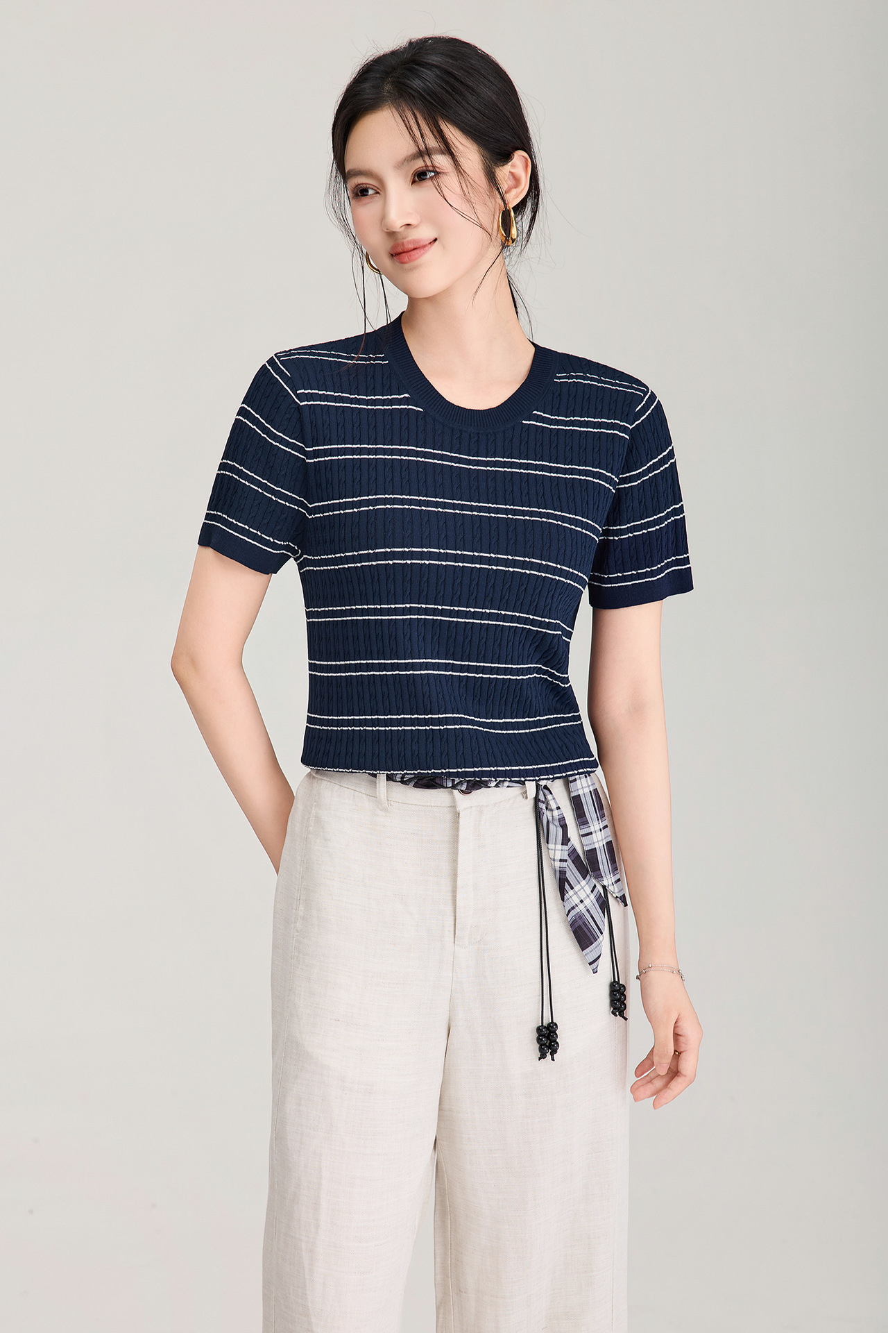 Áo thun dệt kim tay ngắn cổ tròn họa tiết sọc vintage nữ — màu xanh navy