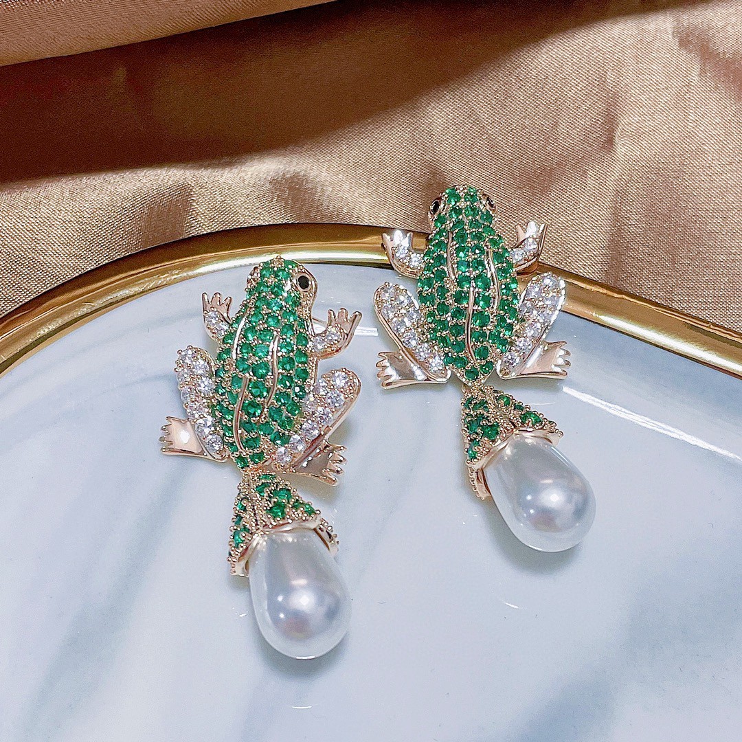 fashionable creative cute earrings with zircon