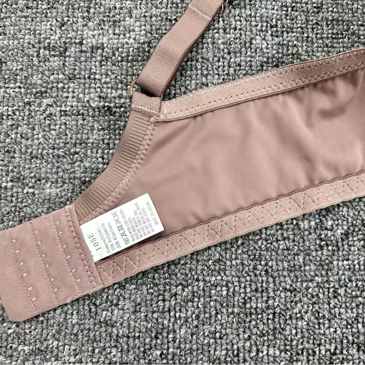 Nuevo comercio exterior europeo y americano ropa interior de dama confortable sujetador de encaje con anillo de acero fabricantes de sujetadores de esponja al por mayor