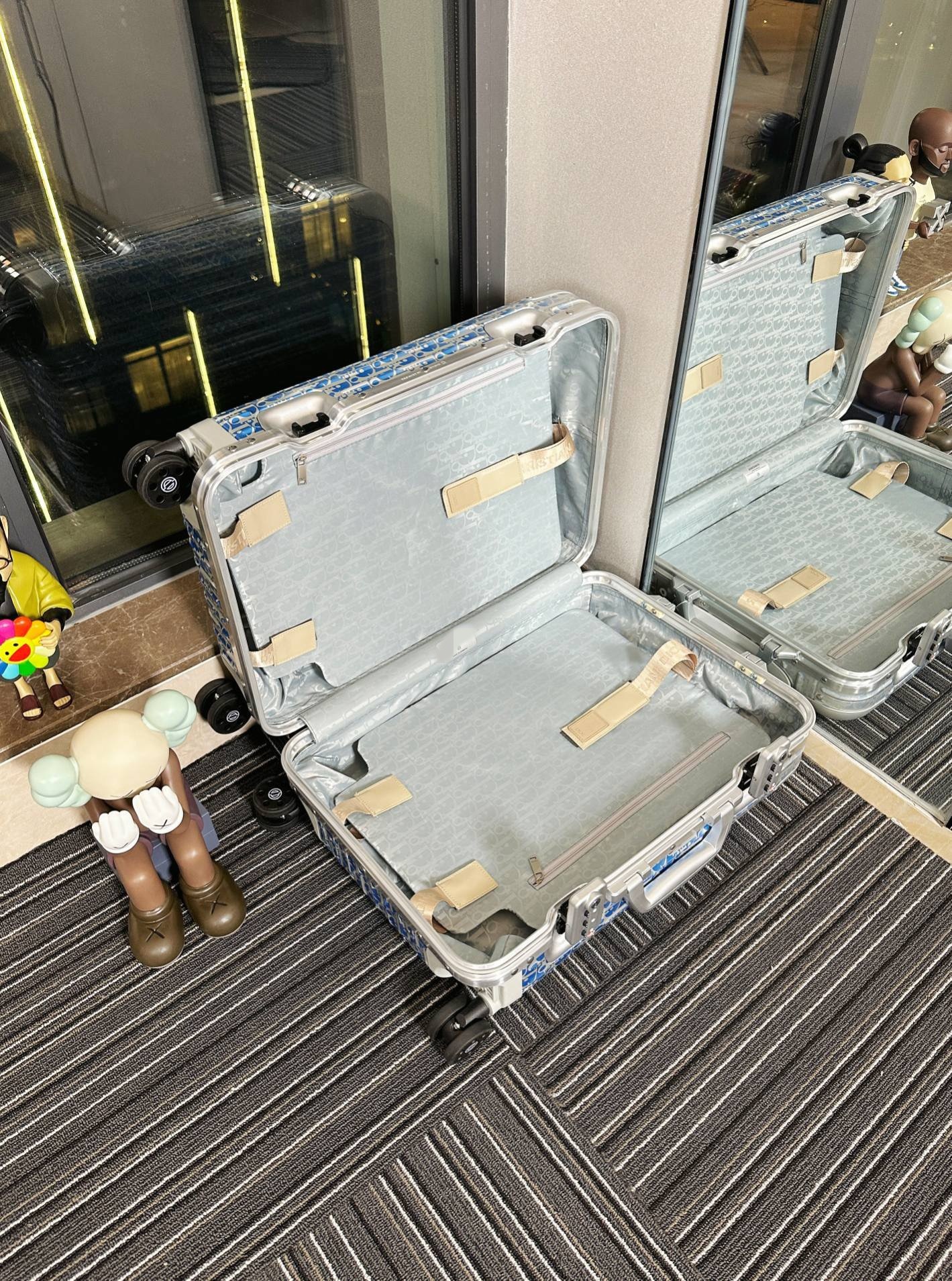 La Caja de facturación de trunk conjunta de Zimmer CD se desvanece y el grabado azul de la cerradura TSA de aleación de aluminio y magnesio de flores antiguas viaja a gran capacidad.