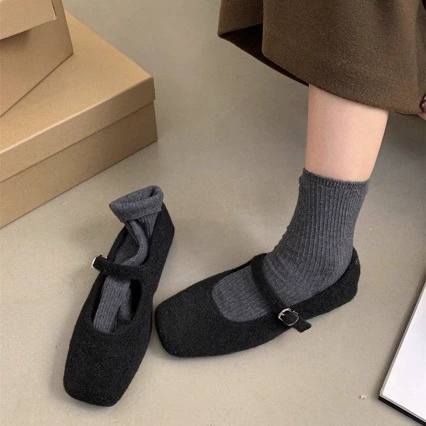 Белые журавли увеличивают французские ретро замши