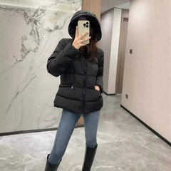 高版本蒙家25新款袖标女士收腰羽绒服女式保暖蒙口连帽羽绒服外套