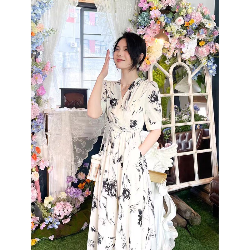 White Floral dress Women's 2025 Spring and Summer New Elegant Waist High-end Fine French Tea Break for Small Long
