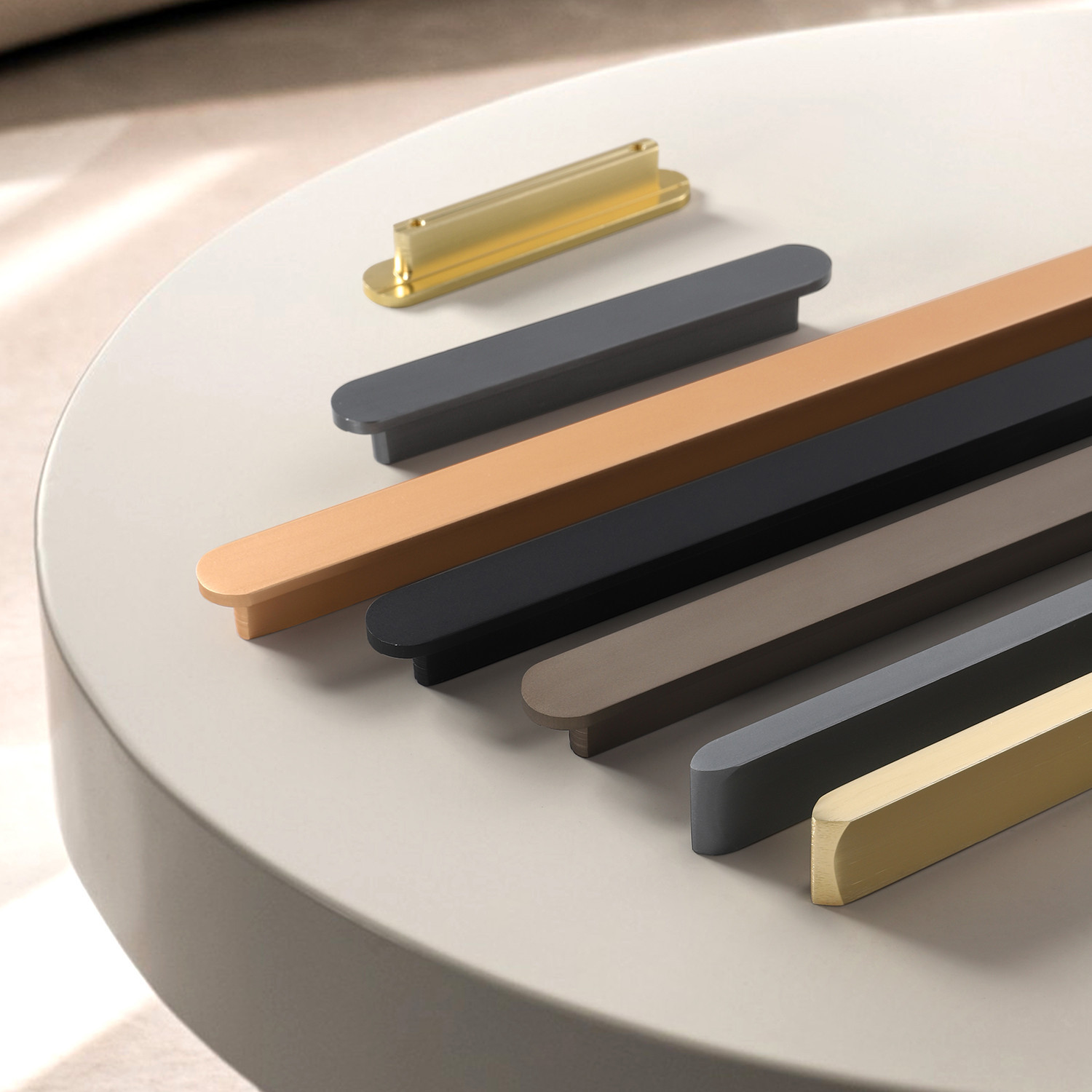 廠家直供現代簡約金色鋁合金長拉手圓頭黑色金色T型拉手櫃門把手