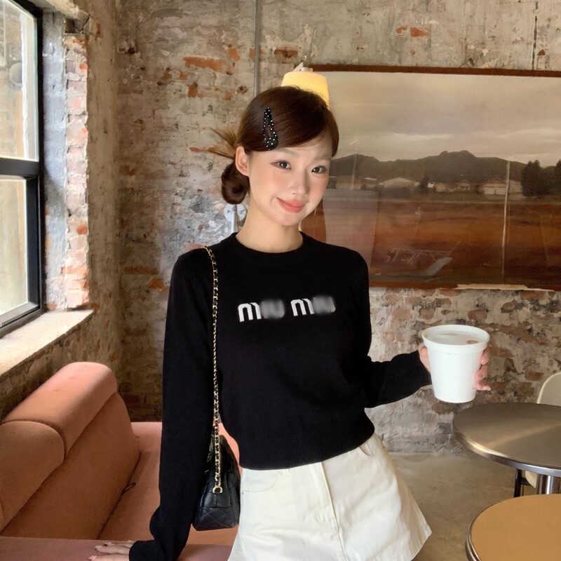 Shenzhen Nanyou~26 autumn and winter new collection: round-neck, color-blocked, letter-patterned, slim-fit, long-sleeved knit sweater
