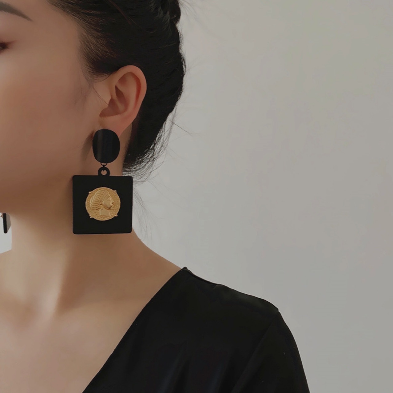 New Fashion Exaggerated Black Punk Earrings display picture 4