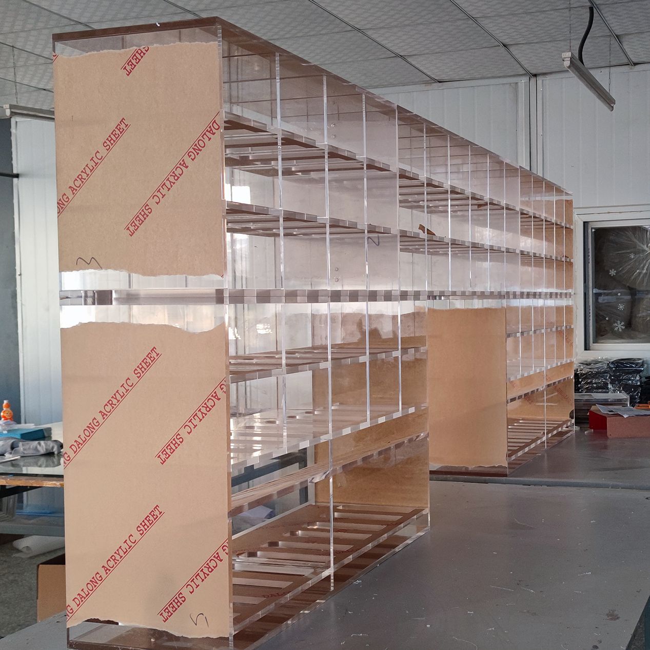 来图定制亚克力酒柜 高端透明落地红酒架 有机玻璃轻奢展示架厂家