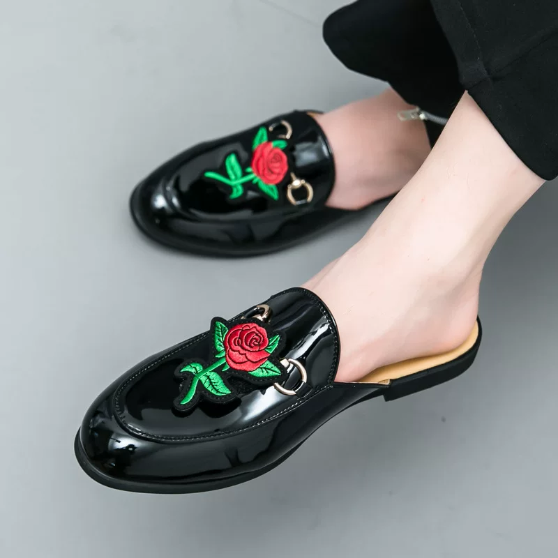 Summer slippers for leisure, with embroidery