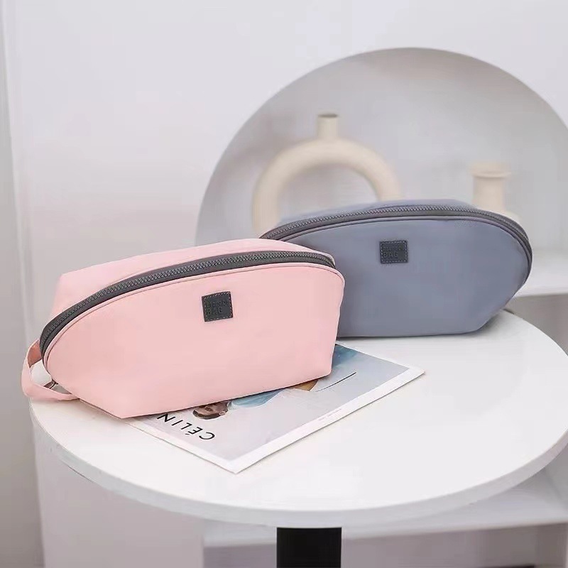 Organizer bag for traveling