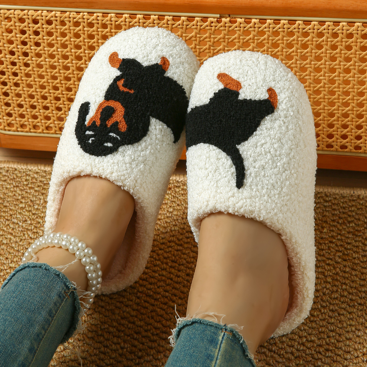 Zapatillas de algodón domésticas interiores de dibujos animados engrosados en otoño y invierno calentamiento casero casero zapatos de algodón de lana mujer