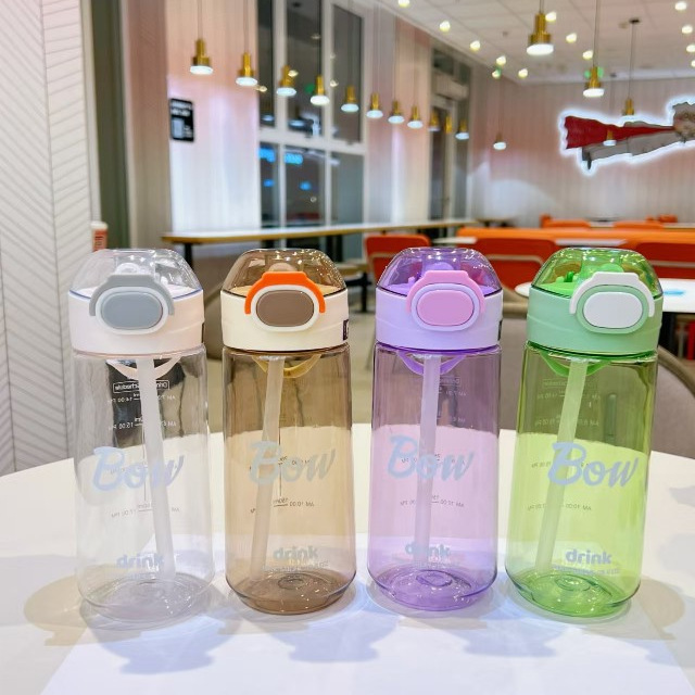 Yitong Taza Espacial simple ecológica estudiantes portátiles de plástico de una sola capa 680ml de gran capacidad con botella de paja al por mayor