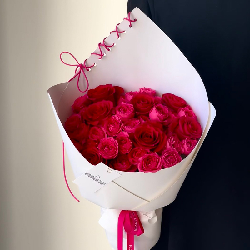 Papel de modelado de ballet rojo 157g papel kraft engrosado de papel de embalaje de flores materiales de papel de embalaje de flores al por mayor