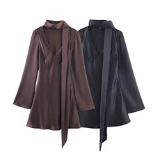 批发跨境欧美女装2025秋冬新款速卖通爆款时尚丝缎质感围巾连衣裙