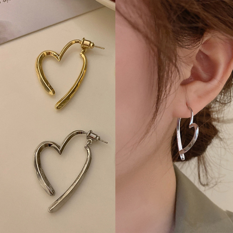 Sweet High-end Love Cross Earrings Female Niche Design Retro Personality Simple All-match Elegant Fashion Earrings