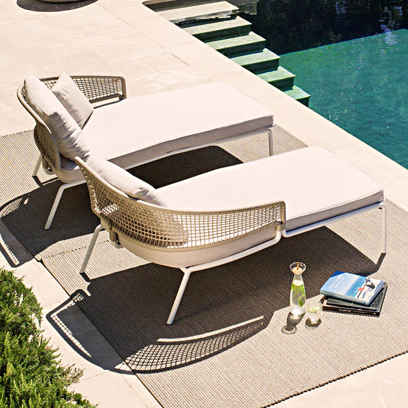 Cama de cama al aire libre villa hotel piscina sillón al aire libre impermeable protección solar patio silla de playa de madera maciza