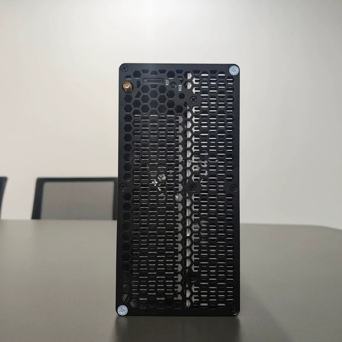 Золотой стальной сервер AE BOX II для облачного вычисления и облачного хранилища Goldshell