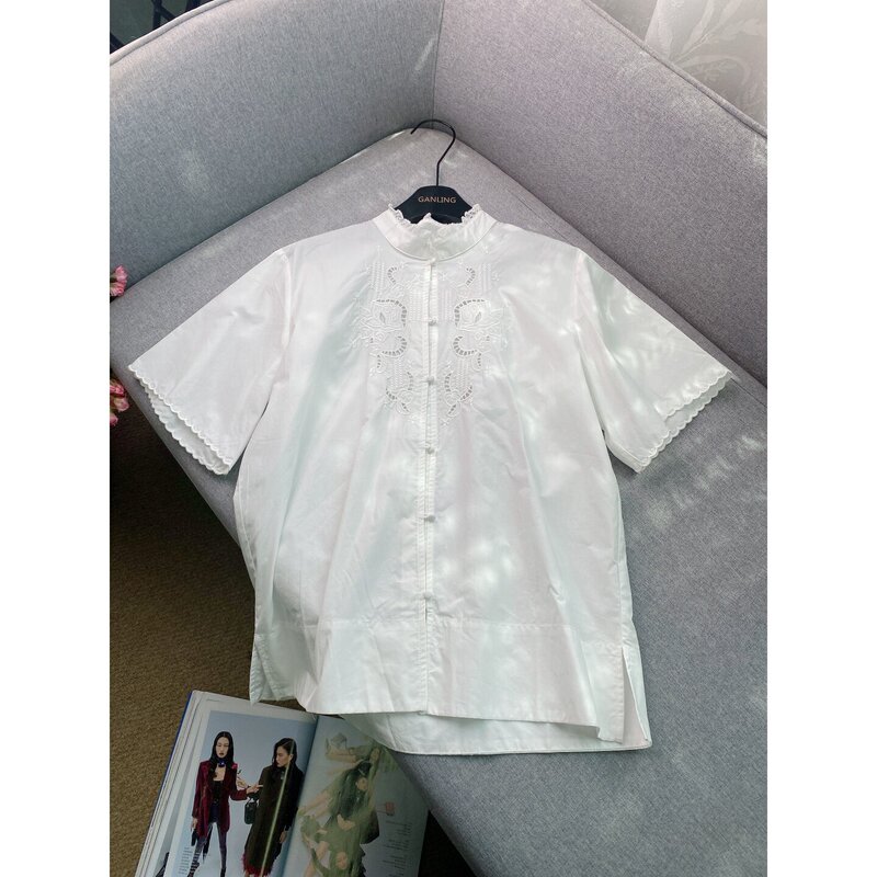 Elegant and Age-Reducing~ Lace-Trimmed Stand-Up Collar Embroidered Hollow-Out Short-Sleeve Shirt for Women, Made of Cotton, White, Loose-Fitting, Versatile Top