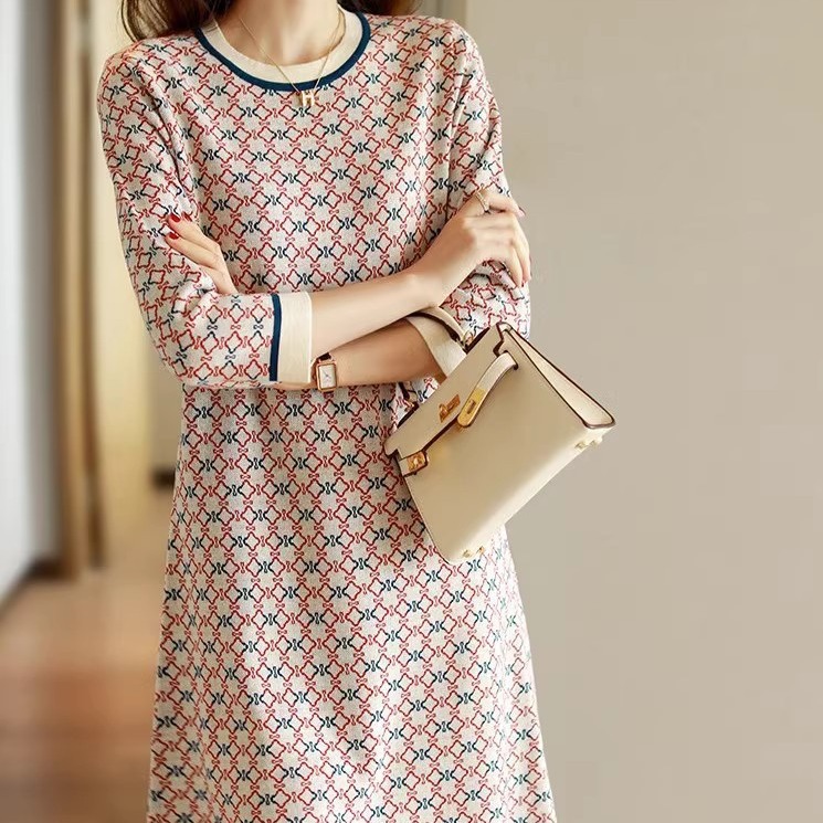 Spring fashionable elegant fitted long skirt with a round collar