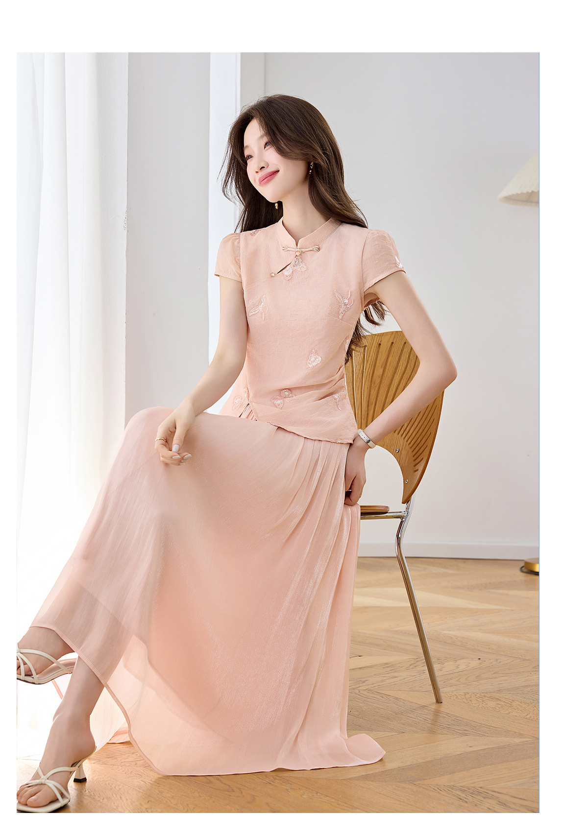 Set áo sơ mi thêu hoa kết hợp chân váy midi phong cách tân cổ điển — Màu hồng, màu trắng ngà chi tiết 15