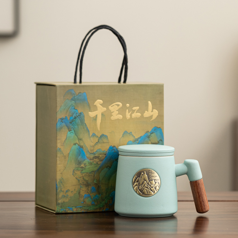 Taza de cerámica en relieve medalla de bronce con tapa caja de regalo taza de café taza de agua empresa regalo de mano tallado logotipo