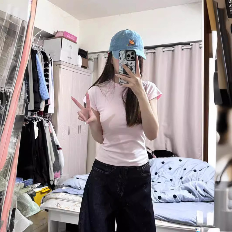 Jiaoxiting's Pink Short-Sleeve T-Shirt for Women, Similar to the Style of a Rich Housewife, with a Fitted Design That Accentuates the Waist and Makes You Look Slimmer, Perfect as a Base Layer for a Spicy Look