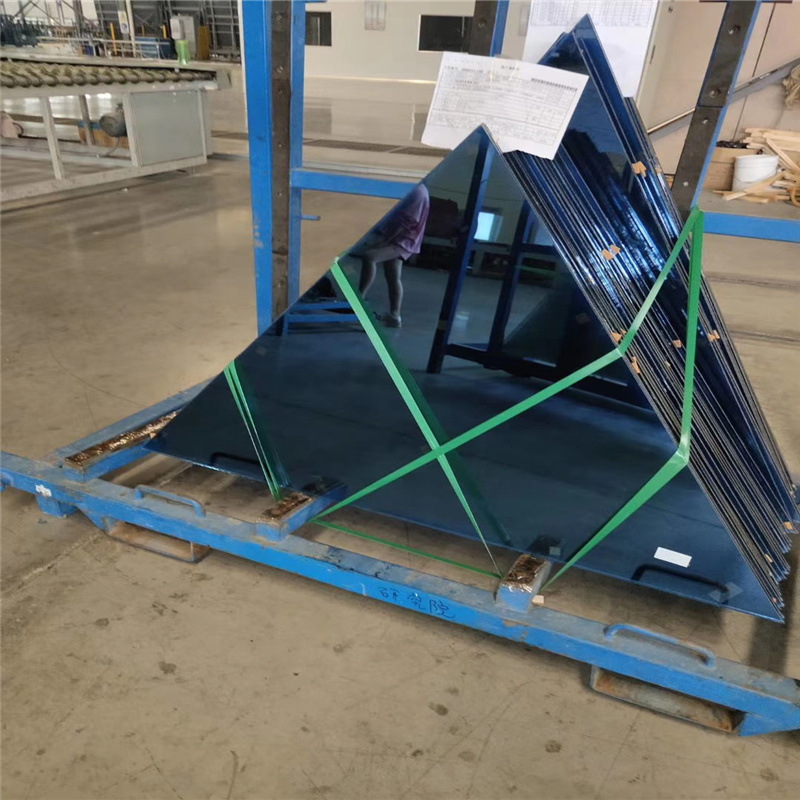 宝石蓝镀膜玻璃 深蓝在线离线镀膜玻璃 蓝镀膜玻璃4mm5mm6mm