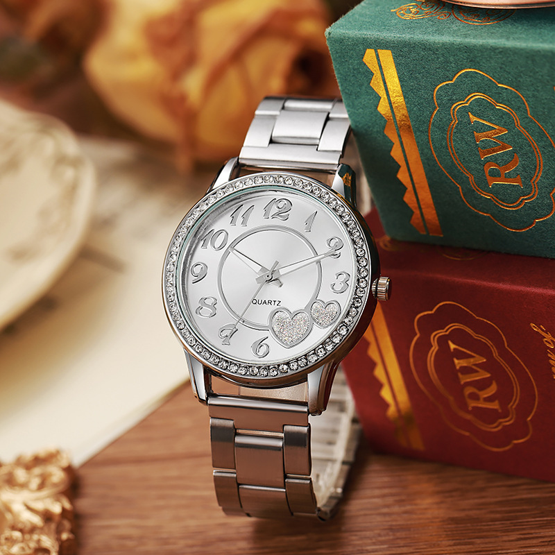 Nueva moda transfronteriza corazón de melocotón cinturón de acero reloj de cuarzo estudiante oro rosa amor diamantes mujer reloj plata al por mayor image 3
