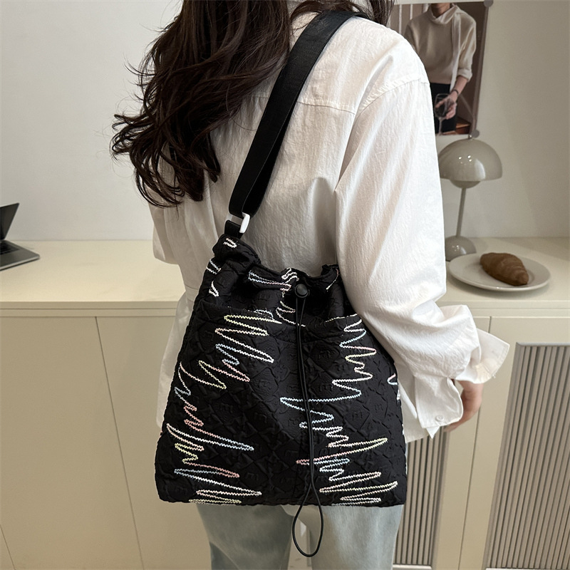 Bolsas de primavera y verano de mujeres de gran capacidad 2025 nuevo pequeño paquete de hombro, bolsas de viaje, bolsas de ocio plegadas