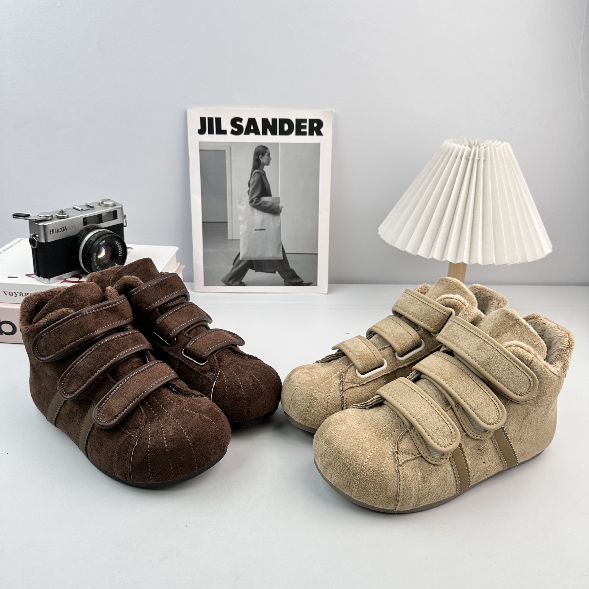 Zapatos de entrenamiento de Velcro de ondas remotas, zapatos de entrenamiento de mujeres feos, capibara, cabeza grande, 2025 zapatos de invierno de moda de vello, zapatos casuales de patina