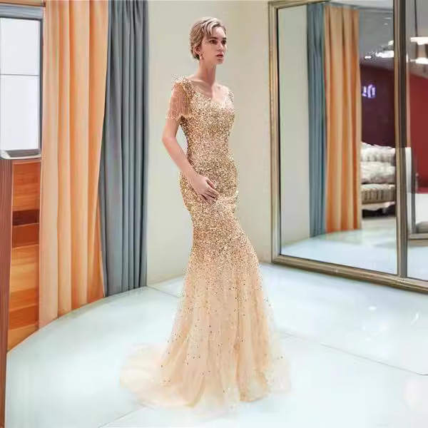Vestido estilo eBay para mujer, nuevo modelo 2025, estilo europeo y americano, sexy, con manga raglán, cuello en V y falda larga con detalles dorados.