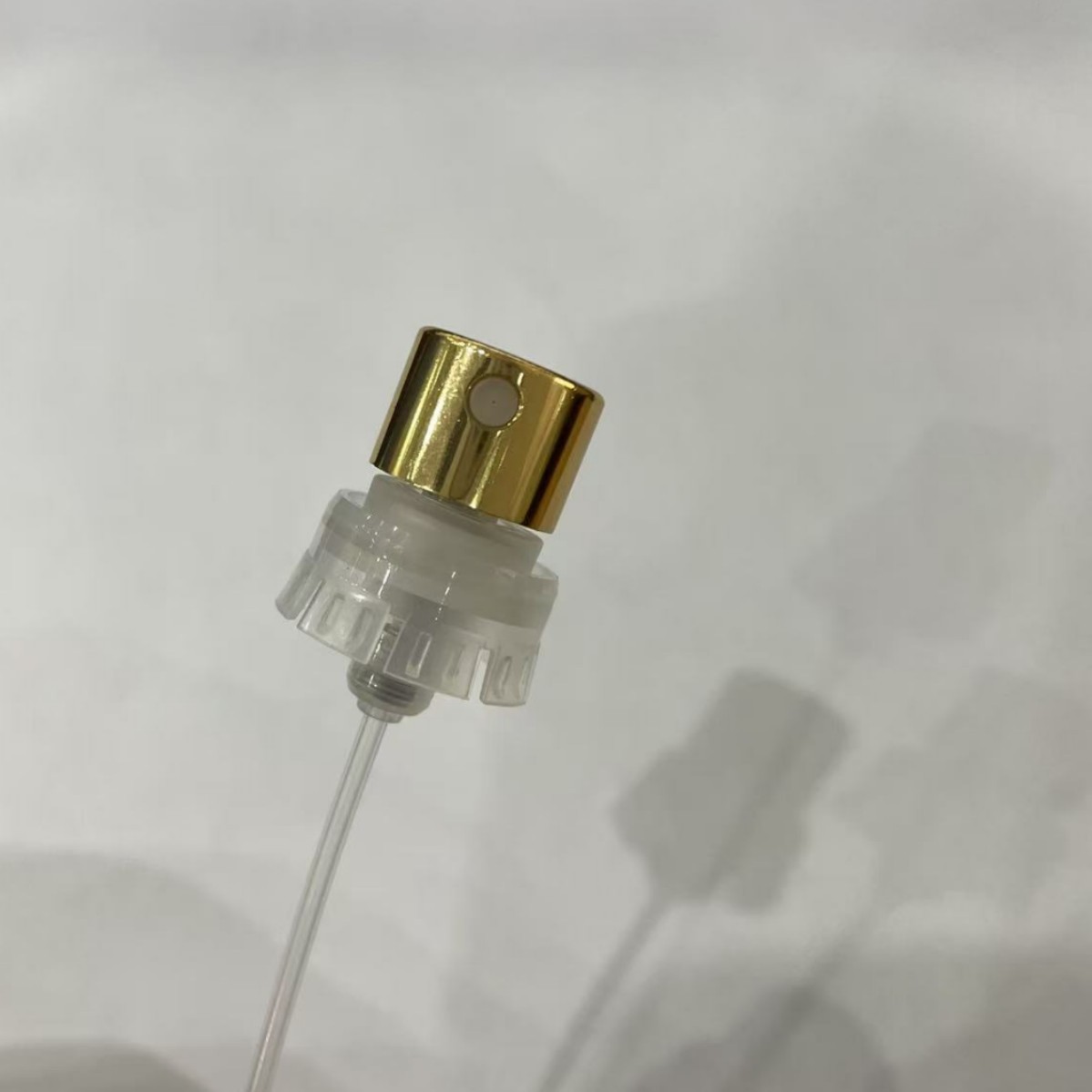 厂家直销15口塑卡香水喷头 多孔喷雾器 支持LOGO 一件代发