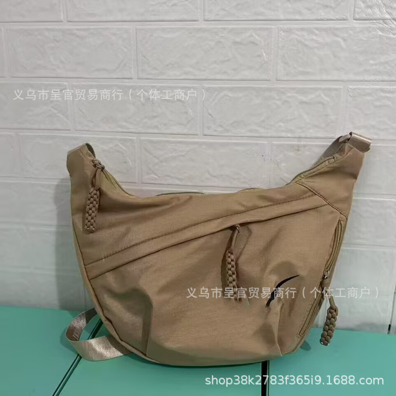 카키색