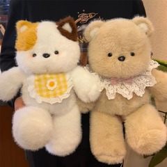 ネットの赤い起爆会が走る動物のぬいぐるみのかわいいぬいぐるみは子供のプレゼントを選んで彼女にあげます。