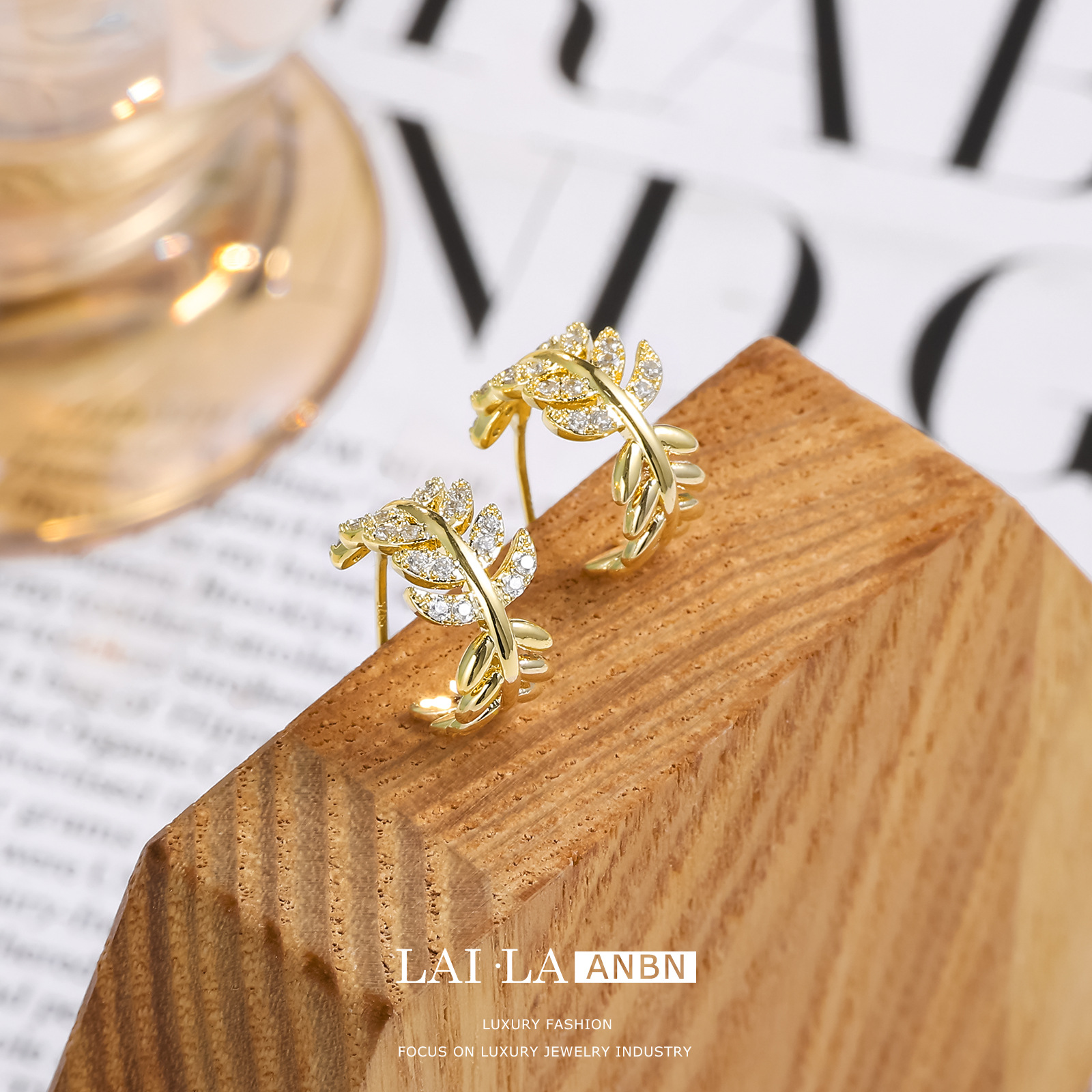 Francés de alto grado mosquito bobina clip de oreja sin dolor sin oreja hoja anillo de oreja temperamento luz clip de lujo pendientes de oreja al por mayor