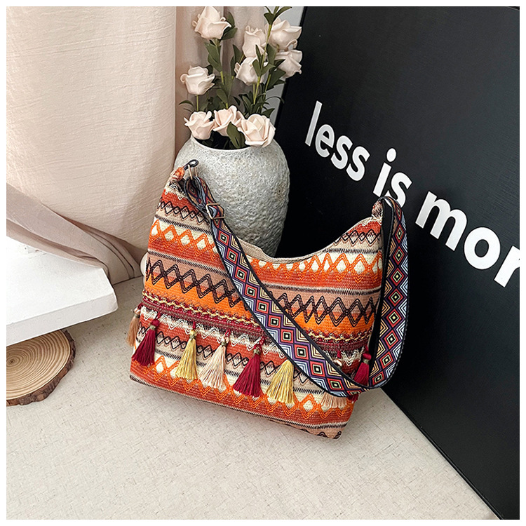 Large-capacity tote bag 2025 Summer new style trendy, simple and casual women's single-shoulder bag, artistic Chinese-style tassel bag undefined
