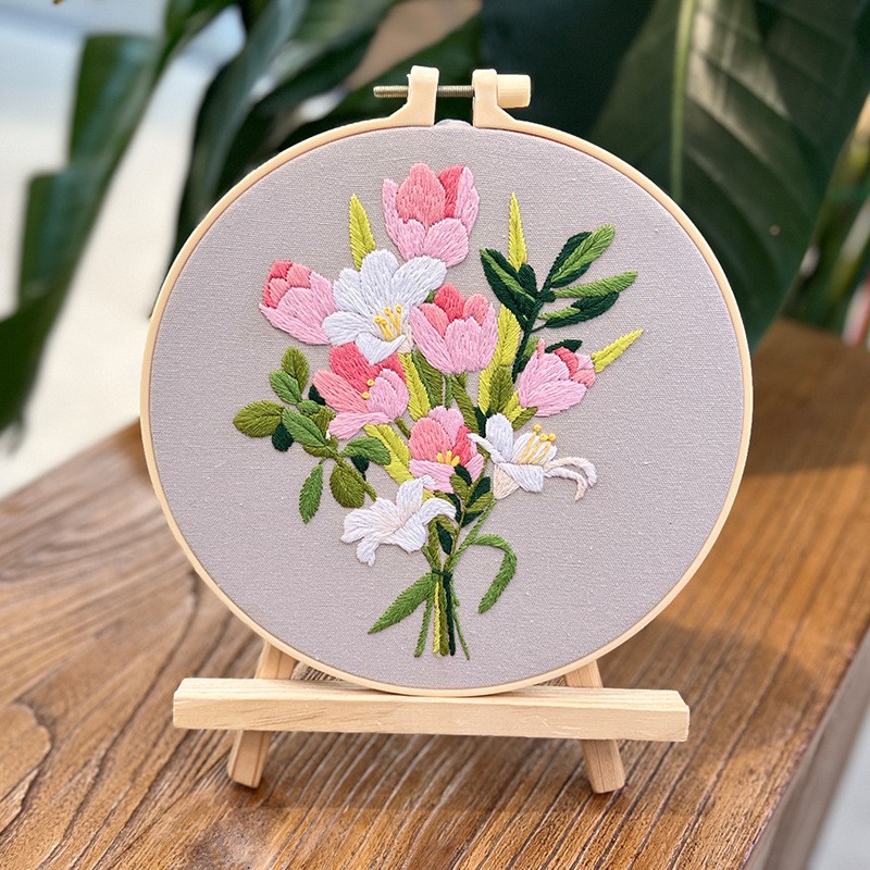 Lu bordado hecho a mano paquete de material de bricolaje decoración de la sala de estar colgando pintura transfronteriza descripción inglés flores brillantes y plantas traje image 17