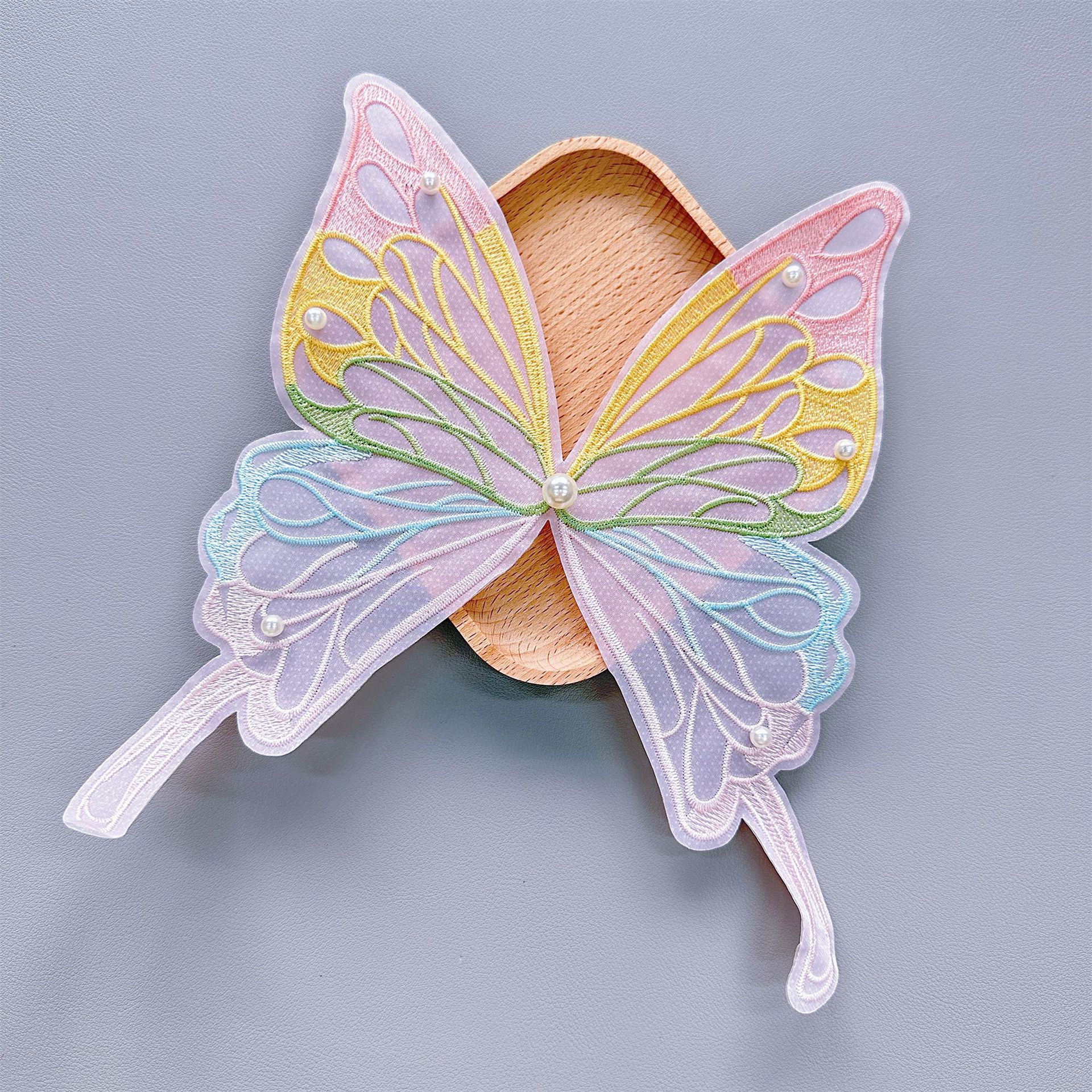 En stock, bordado de organza, colorida mariposa de perlas tridimensional, horquilla no adhesiva, accesorio para el cabello para ropa infantil, decoración de parches de tela