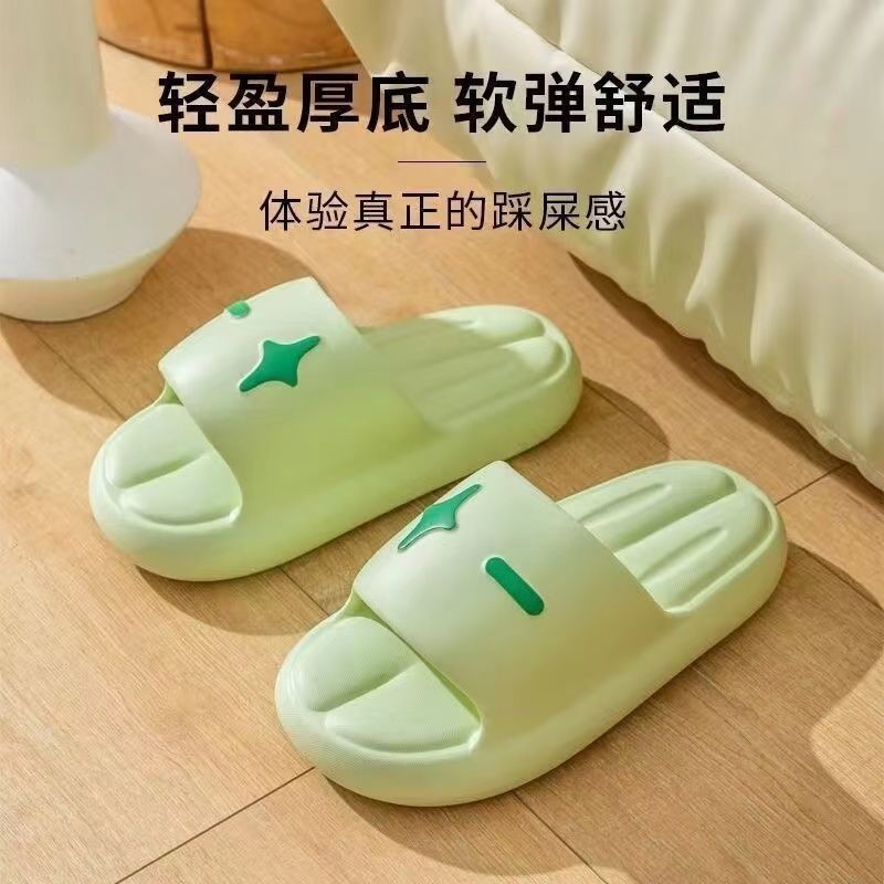 스톰핑 배설물 느낌 여름 새로운 패션 디자인 부드러운 바닥 슬리퍼 여성 홈 실내 미끄럼 방지 슈퍼 두꺼운 샌들 여성용 외부 착용