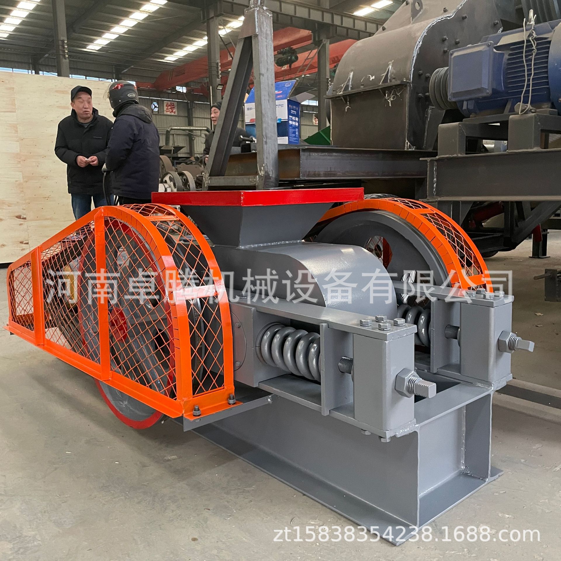 小型石英石对辊破碎机河卵石对辊制砂机可调节粒度废渣对辊粉碎机