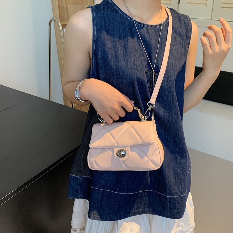 Bolso de mano popular de este año 2025 verano nuevo bolso de mujer pequeño bolso de hombro de cadena de viento fragante bolso de mensajero de hilo bordado de diamantes